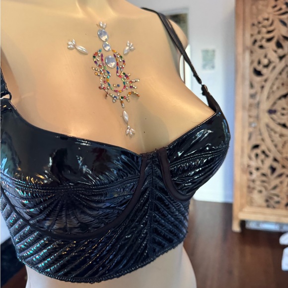 House of CB black shiny textured quilted corset cropped top size M - Picture 5 of 9